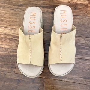 Musse & Cloud Slip On Platform Shoes Size 9